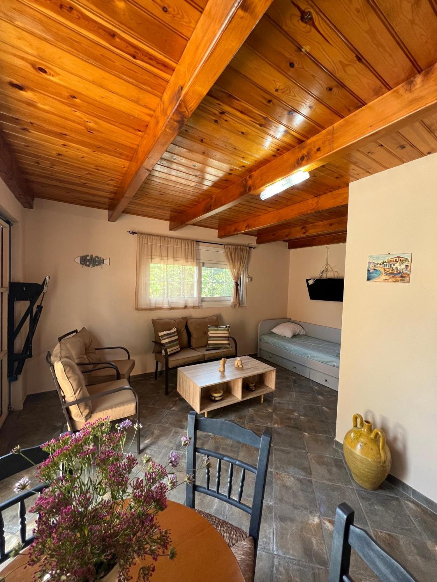 Nisaki Mathraki B&B Rum bild