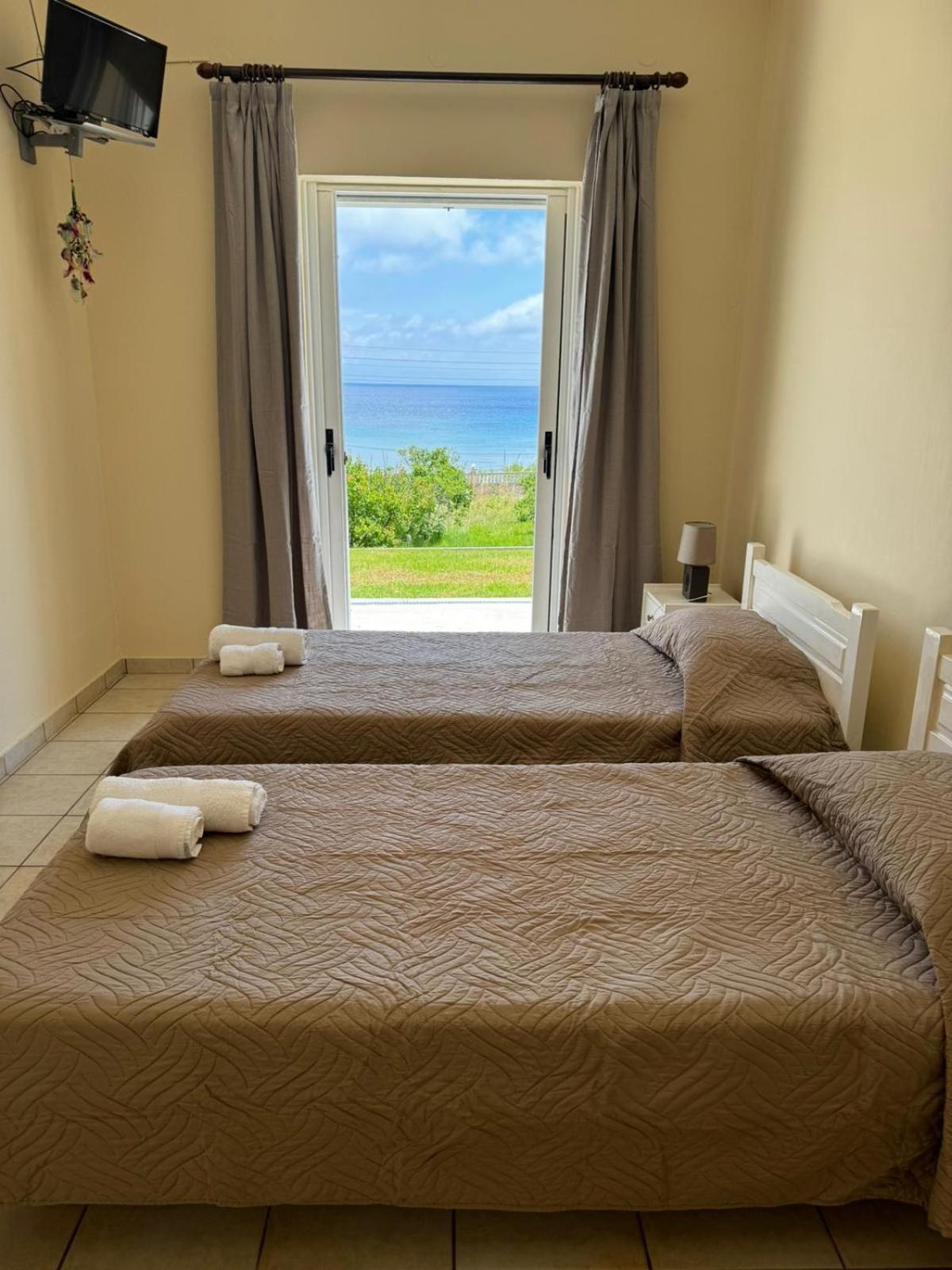 Nisaki Mathraki B&B Rum bild